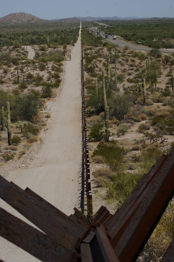 The border fence between Tucson and Sonora